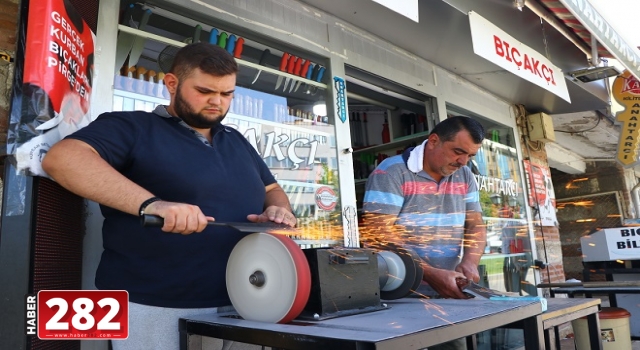 Soyadlarını aldıkları bıçakçılık mesleğini 141 yıldır sürdürüyorlar