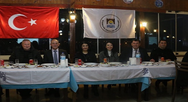 MARMARAEREĞLİSİ’NDE ÇALIŞAN GAZETECİLERE YEMEKLİ KUTLAMA