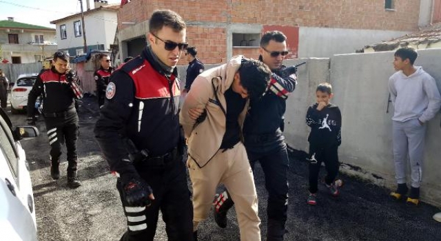 Edirne’de 2 kaçak göçmen, uyuşturucu ve tabanca ile yakalandı