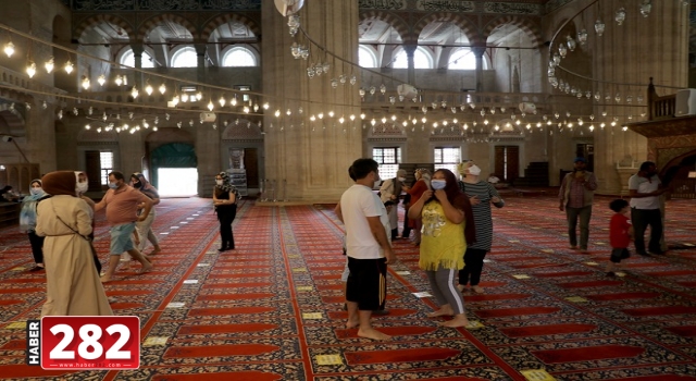 Selimiye Camisi'ne bayramda ziyaretçi ilgisi