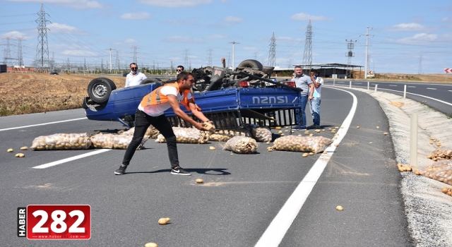Tekirdağ'da devrilen patates yüklü kamyonetin sürücüsü yaralandı