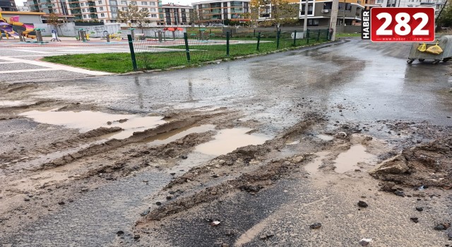ÇORLU’DA MOTO KURYELER YOLLARDAN ŞİKAYETÇİ