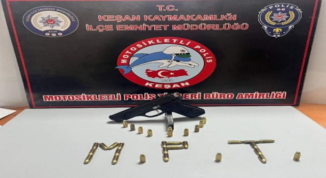 Edirne’de üzerlerinde uyuşturucu ve silah bulunan 4 kişiye gözaltı