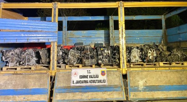 Durdurulan kamyonda gümrük kaçağı araç motorları ele geçirildi
