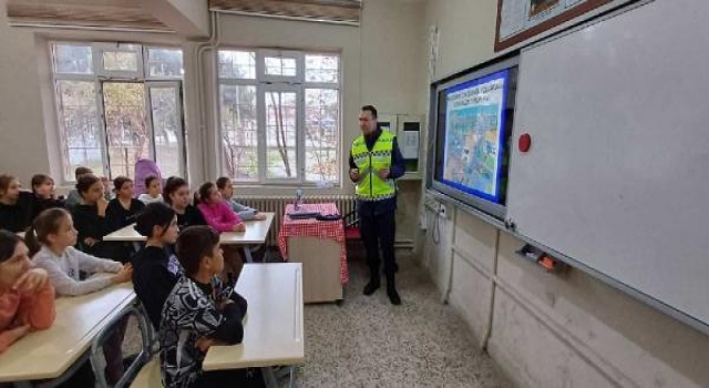 Jandarmadan öğrencilere ’trafik kuralları’ eğitimi