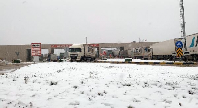 Edirne’nin yükseklerine kar yağdı 