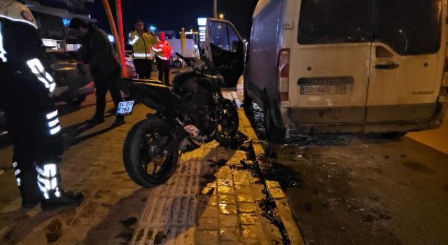 Otomobille çarpışan motosiklet sürücüsü yaralandı