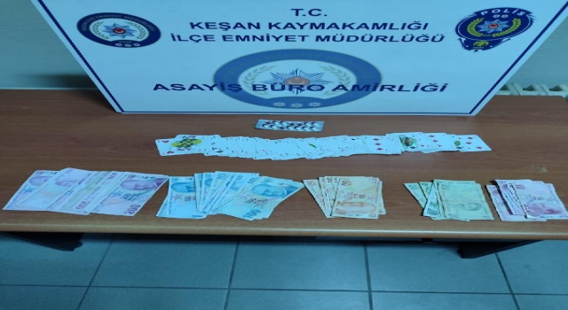 Edirne’de kumar oynarken yakalanan 4 kişiye 16 bin 220 lira ceza