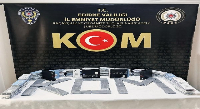 Edirne’de kaçak cep telefonu, bilgisayar ve içki ele geçirildi