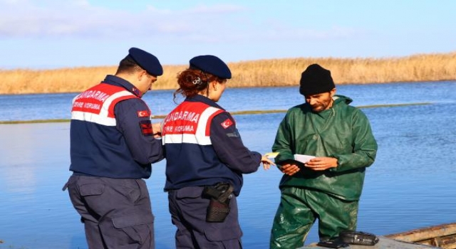 Edirne’de amatör balıkçılar jandarma tarafından bilgilendirildi