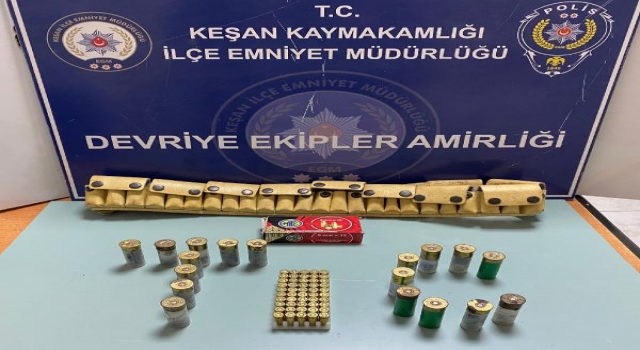 Edirne’de otomobilde tabanca mermisi ve av tüfeği fişekleri ele geçirildi