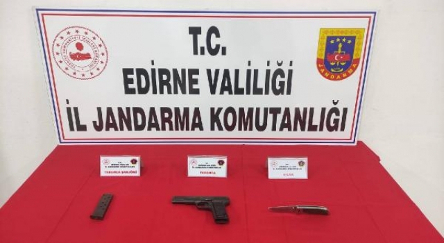 Tabanca ve bıçakla yakalanan 2 şüpheli gözaltında