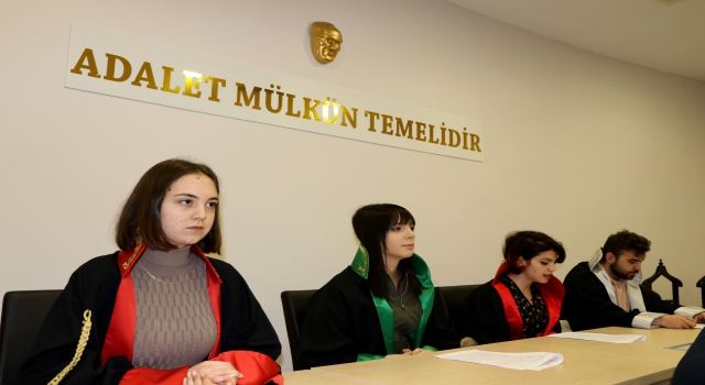 Kariyer fuarında öğrencilerin ilgisini en çok "duruşma salonu" çekti