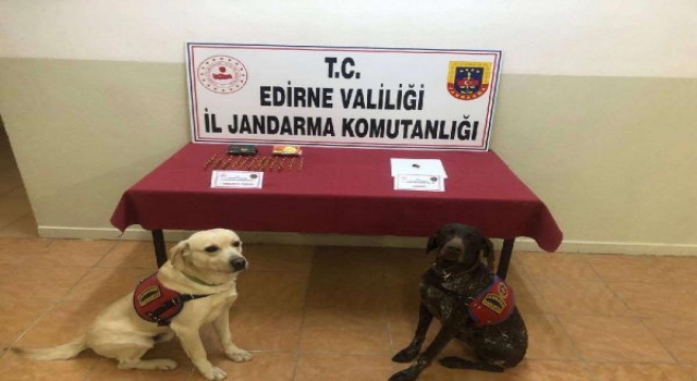 Edirne’de durdurulan araçta uyuşturucu ve mermi ele geçirildi