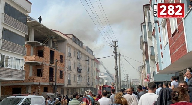 Kapaklı'da imalatta iki bina çatısı hasar gördü