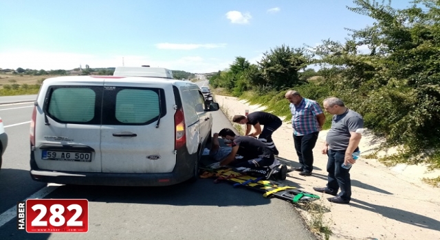 Kamyonet tuğla yüklü kamyona çarptı: 3 yaralı