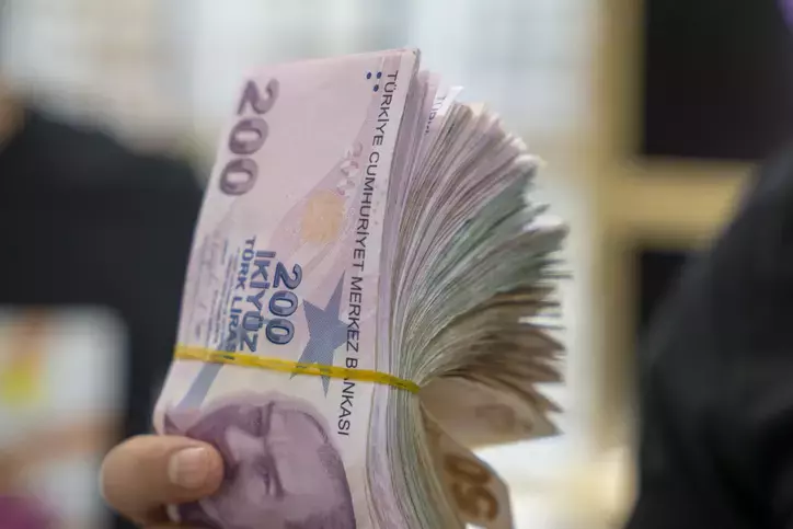 Emekliye Seyyanen Zam! Maaşlara 2 Bin 320 TL Eklenecek!