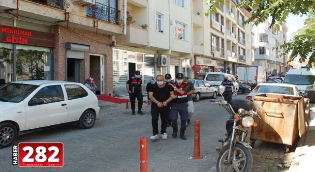 Tekirdağ'da yasa dışı silah ticareti yaptığı iddia edilen 2 kişi tutuklandı
