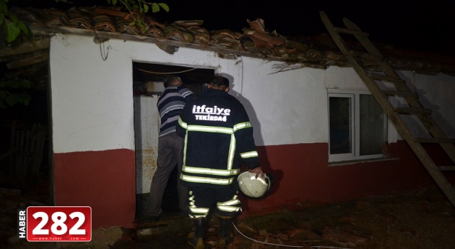 Tekirdağ'da yangın sonucu bir ev kullanılamaz hale geldi