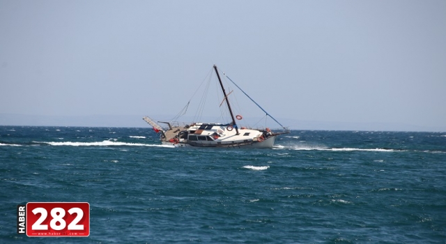 Tekirdağ'da yan yatan yattaki 2 kişi sahil güvenlik ekiplerince kurtarıldı