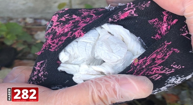 Uyuşturucuyu hafriyatın arasındaki çorabın içine gizlemişler