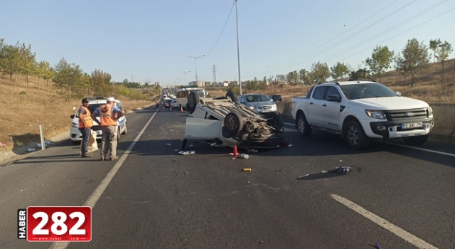 Çorlu'da devrilen otomobilin sürücüsü yaralandı