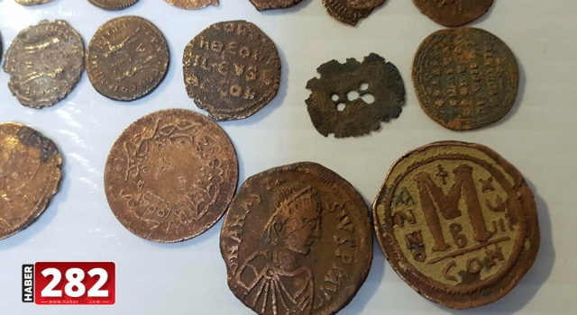 Tekirdağ'da bir araçta 19 sikke ele geçirildi