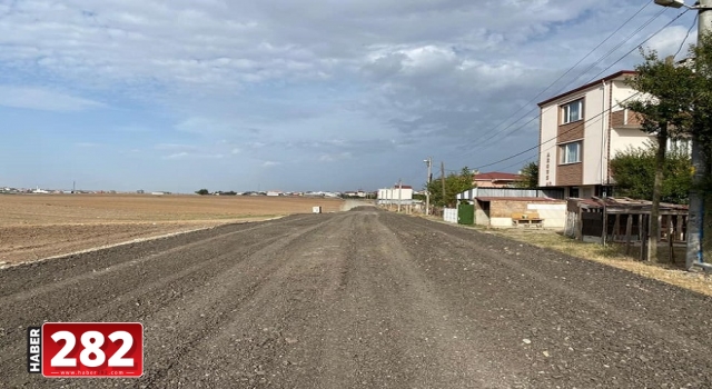 Ergene Belediyesi Beton Yol Öncesi Malzeme Serimi Çalışmasında Bulundu