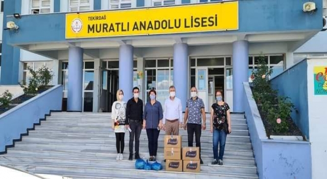 Hayırsever iş adamı öğrenci ve öğretmenlere hijyen seti bağışladı