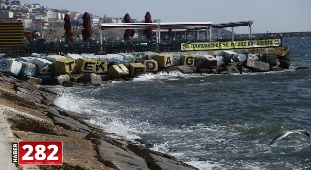 Marmara Denizi'nde lodos etkisini sürdürüyor