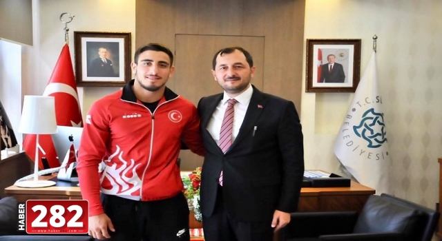 Başarılı sporcudan Macaristan yolculuğu öncesi Yüksel’e ziyaret