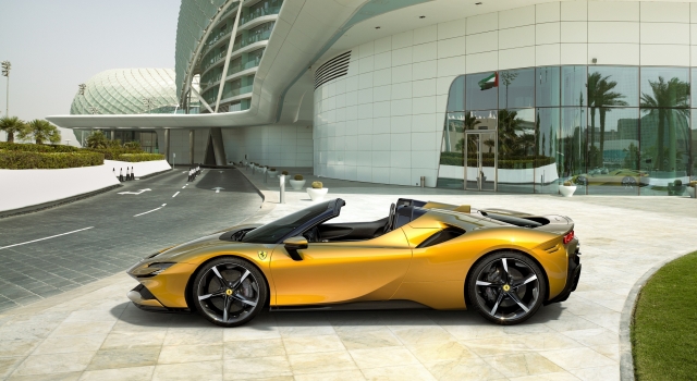 Ferrari, Plugin Hibrit Elektrikli Aracı SF90 Spider’ı tanıttı