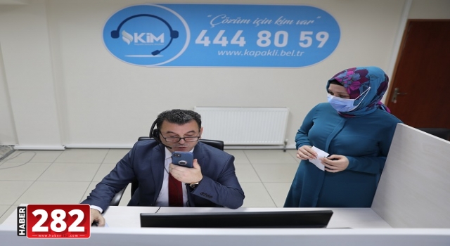 Kapaklı Belediye Başkanı Çetin, çağrı merkezinde vatandaşların taleplerini dinledi