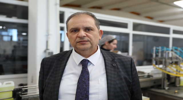 Kolonya üreticileri gece gündüz çalışarak talebi karşılamaya çalışıyor