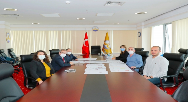 Adı ”casusluk faaliyetlerine” konu olan rengin logosu  703 çalışma arasından seçilecek