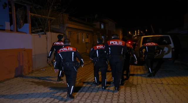 Edirne’de ihbara giden polis, çatıdan atılan kiremitle yaralandı