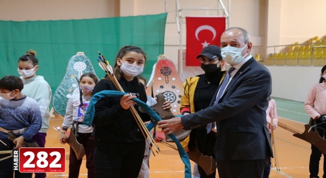 BAŞKAN ATA, OKÇULUK ANTRENMANINA KATILDI