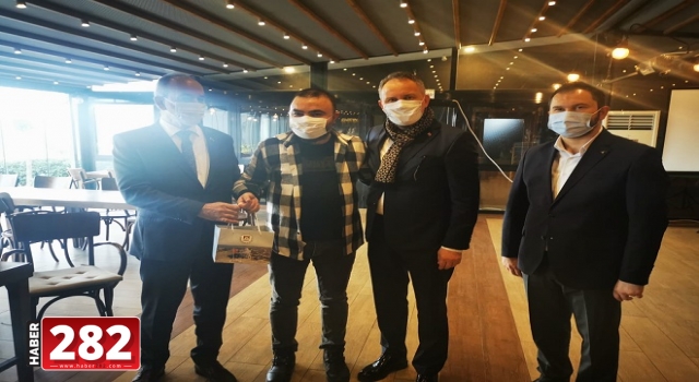 BAŞKAN ATA, GAZETECİLERLE BİR ARAYA GELDİ