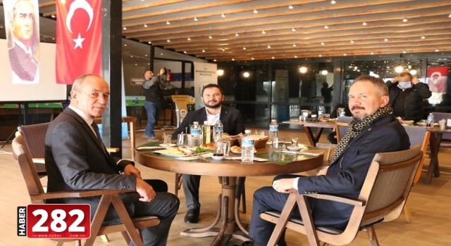 BAŞKAN ATA, GAZETECİLERLE BİR ARAYA GELDİ