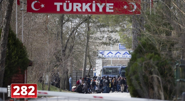 Avrupa'ya açılan sınır kapıları yolcu giriş çıkışlarına kapatıldı