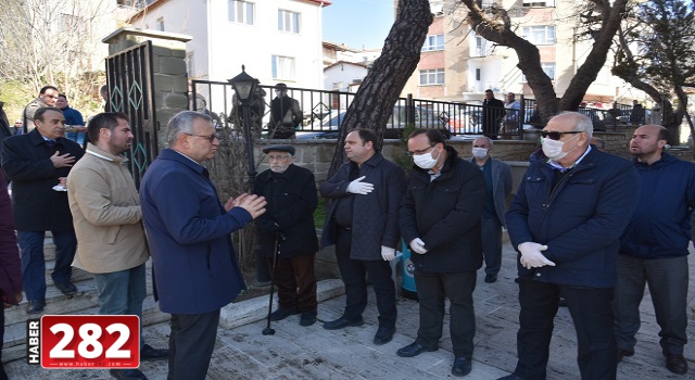 Keşan'da cenaze namazını bir metre mesafeyle saf tutarak kıldılar