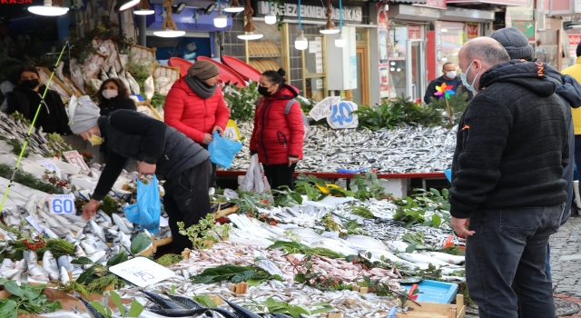 Balıkçıların lodostan denize açılamaması tezgahlardaki çeşidi ve fiyatı etkiledi