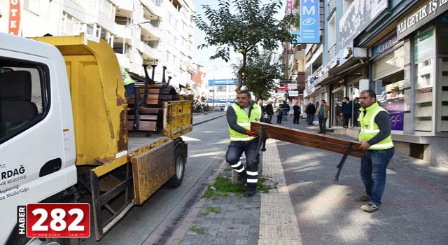 Tekirdağ'da koronavirüs nedeniyle banklar kaldırıldı