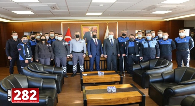 BELEDİYE PERSONELİNDEN BAŞKAN ATA’YA DOĞUM GÜNÜ SÜRPRİZİ