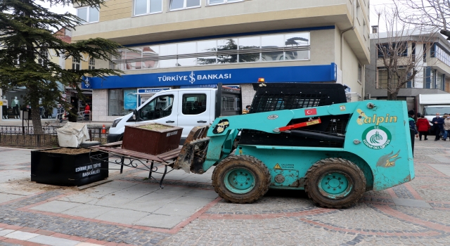 Çok yüksek riskli iller arasındaki Edirne’de tedbirler kapsamında banklar geçici olarak kaldırıldı