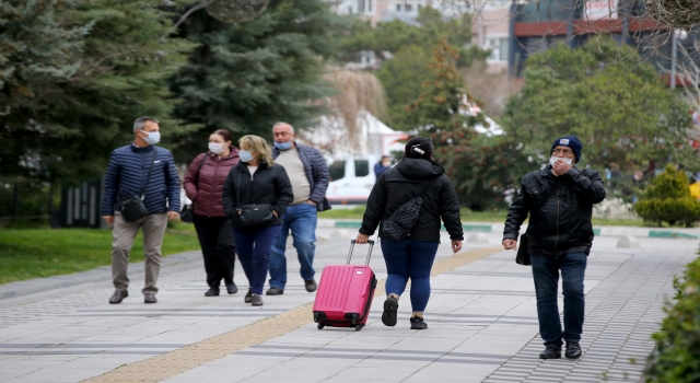 Trakya’da kısıtlamanın olmadığı ilk cumartesi cadde ve meydanlarda hareketlilik yaşanıyor