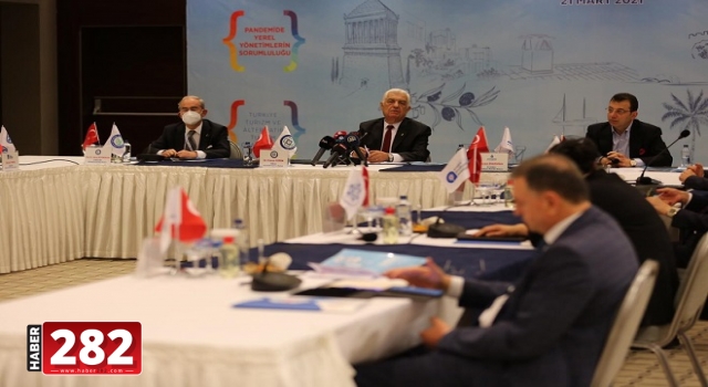 CHP’Lİ 11 BÜYÜKŞEHİR BELEDİYE BAŞKANI  PANDEMİ, TURİZM VE DEPREM GÜNDEMİYLE TOPLANDI