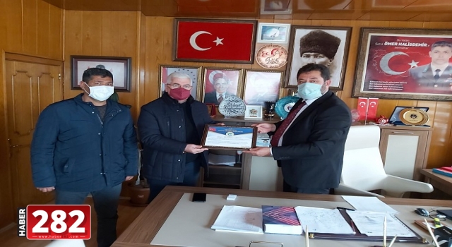 Başkan Yüksel Kahraman Şehit Ömer Halisdemir’in Kabrini Ziyaret Etti