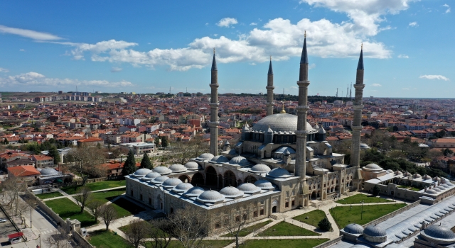 Selimiye Camisi’nde ramazan öncesi dezenfeksiyon, bahçesinde temizlik ve düzenleme çalışması yapıldı