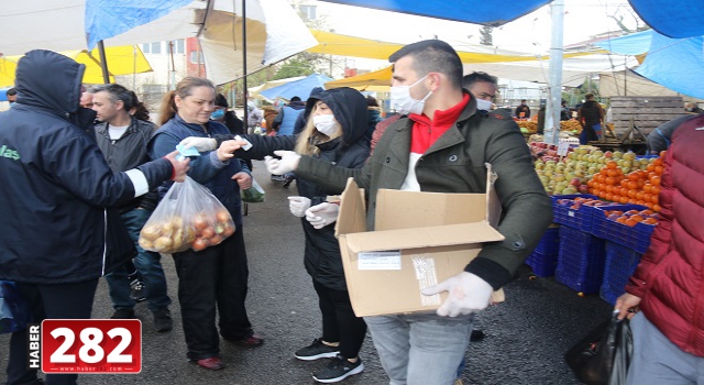 Ergene Belediyesi Vatandaşlara Maske, Eldiven ve Dezenfektan Dağıtmaya Devam Ediyor
